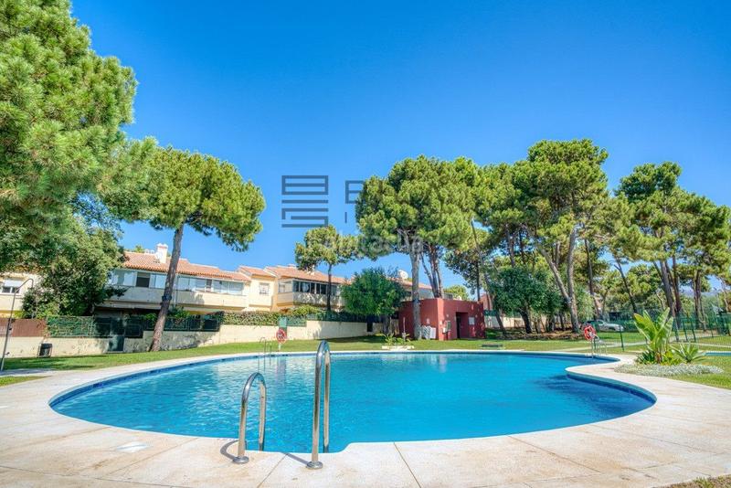 Foto 157cc4e8-ca43-462d-8b82-d6cbd86f6840. Piso  en venta en urb. hacienda san manuel, elviria, en Marbella