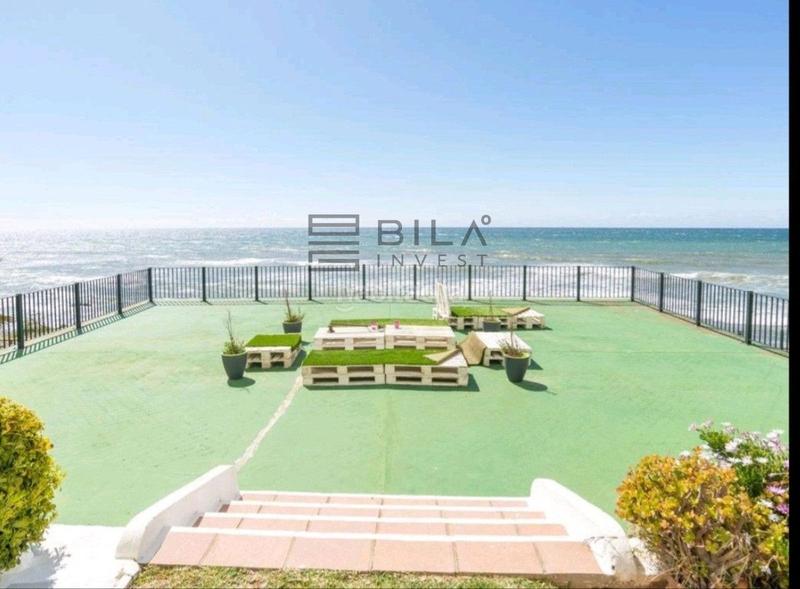Foto d00043f9-4eff-4e0e-98ed-355b9a5301c2. Piso  en venta en 1 linea de playa, en Calahonda, costa en Mijas