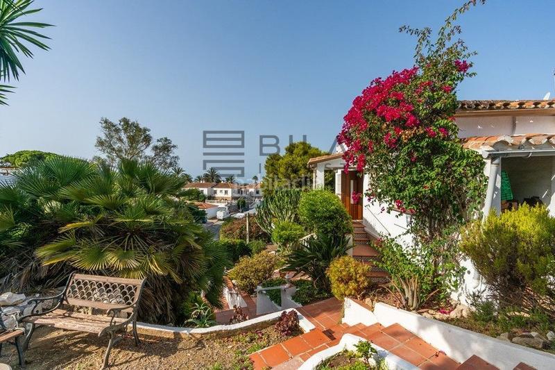 Foto 44a5abc9-ab10-493f-bd08-cad9661fdd23. Chalet  independiente en venta en el faro, costa en Mijas