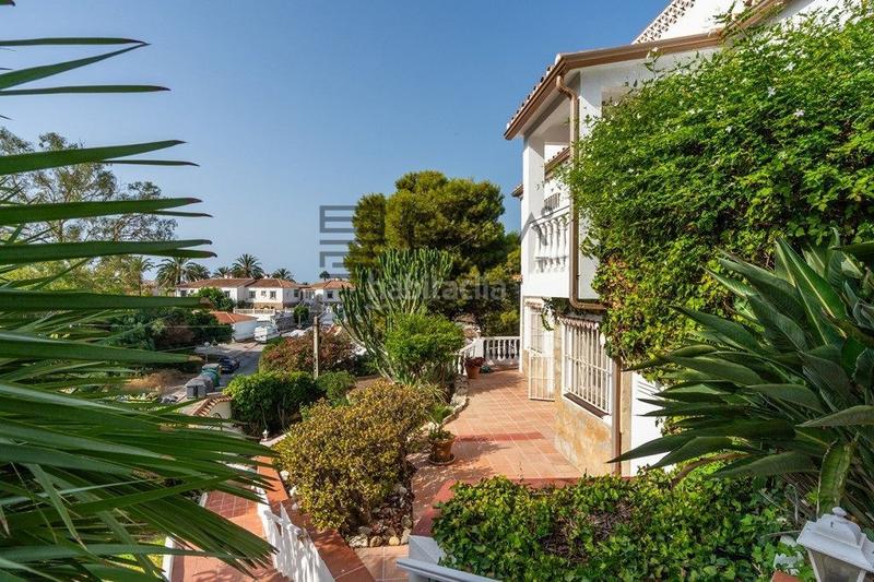 Foto 8f3b12e6-40de-416f-8338-41af9b2b4010. Chalet  independiente en venta en el faro, costa en Mijas