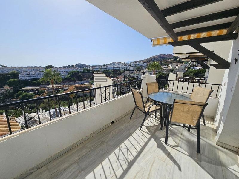 Foto c2f64cd0-4e0f-466e-880e-2fd00d851522. Piso  en venta en urb. colina de Calahonda, costa en Mijas