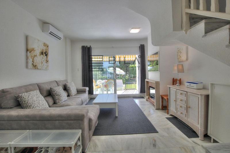 Foto 7ccbb7d9-9839-46fe-bdcc-3802f261dc42. Dúplex  en venta en urb. albamar, calahonda, costa en Mijas