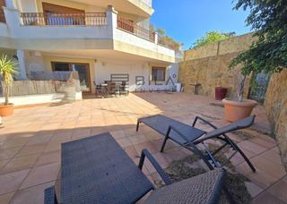 Pis  De los cipreses. Piso en venta con 82 m2 de terraza a 400m de la playa en urb. mi