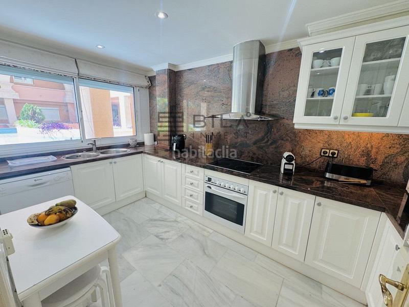 Foto 5607bdce-28d0-4c7a-8399-8b6e717f488a. Appartamento con parcheggio piscina in Las Brisas Marbella