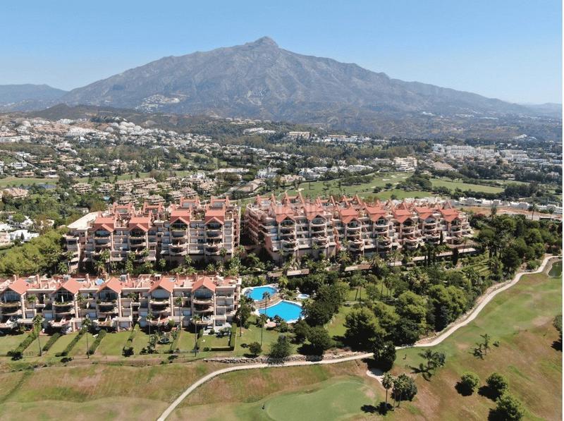 Foto f97ca074-fe47-45f3-bf55-59817c1774e2. Appartamento con parcheggio piscina in Las Brisas Marbella