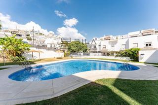 Casa  Colina blanca. Casa adosada de 4 dorm. en venta en urb. medina azahara, torrebl