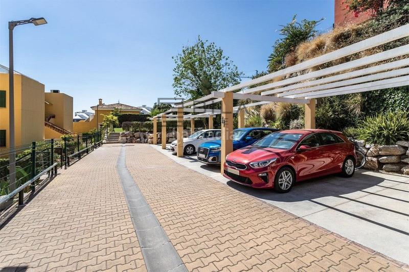 Foto 6a84fdad-d245-43f2-ab28-0af02776b83c. Ático  en venta en urb. higuerón, fuengirola en Benalmádena