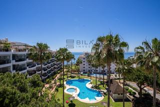 Pis  Alhamar. Planta baja con jardín en 1 linea de playa, urb. mi capricho, ca