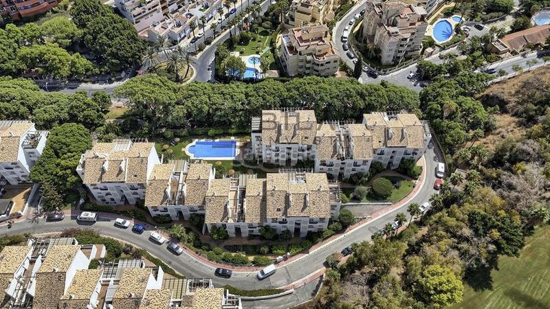 Foto 1e1e2b84-cf98-47f1-aeed-9c352a37942d. Attico con piscina in Zona Centro Comercial Torrequebrada Benalmádena