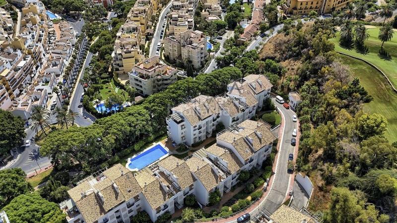 Foto 356fe963-cea8-453b-bdfe-6486985a07b0. Attico con piscina in Zona Centro Comercial Torrequebrada Benalmádena