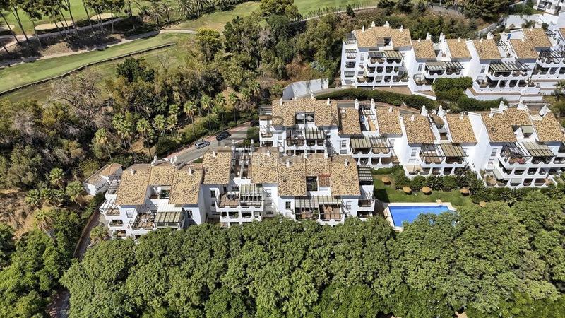 Foto 5cc4fdca-d680-4575-bea5-9b0590458be1. Attico con piscina in Zona Centro Comercial Torrequebrada Benalmádena