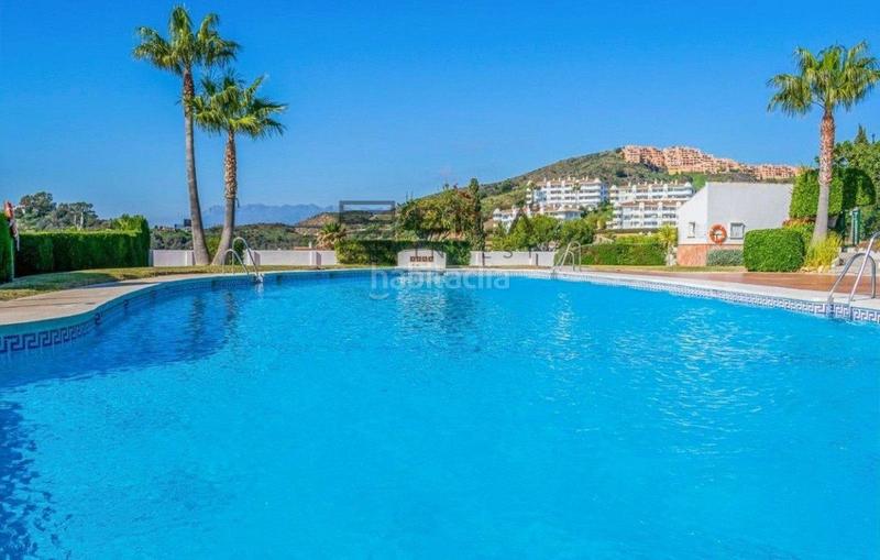 Foto c653b593-3e3f-450b-b8cc-45272f9bd260. Flat with parking pool in Calahonda Mijas