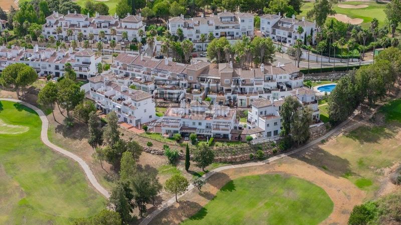 Foto 10ceeb6e-8909-4e9c-8a3e-5011c5c246ea. Casa a schiera con piscina in Buenavista-Lauro Golf Alhaurín de la Torre