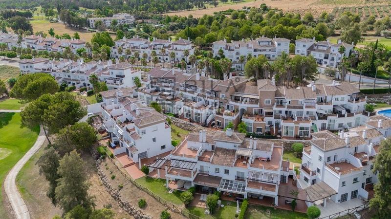 Foto adcbae9c-5717-4754-a939-687229bf2f03. Casa a schiera con piscina in Buenavista-Lauro Golf Alhaurín de la Torre