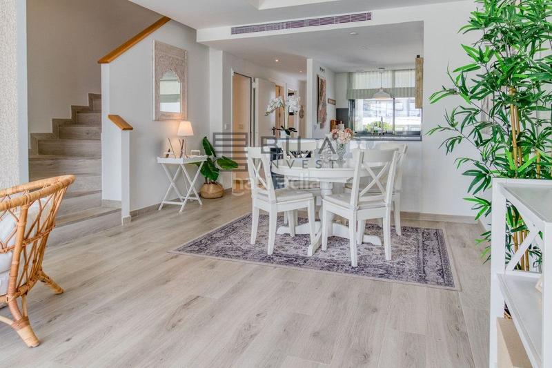 Foto ad82d96f-f6d1-4337-ba65-6bdb114a1e6a. Maison jumelée avec parking piscine dans Castillo Sohail - Myramar Fuengirola