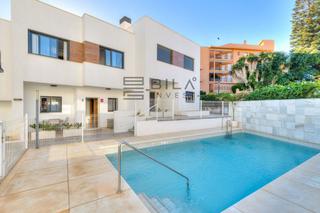 Maison jumelée  Algarrobos. Casa adosada en venta en urb. flavia sea gardens, fuengirola