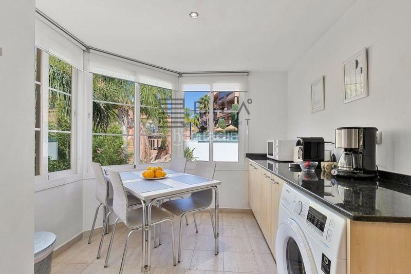 Foto b1faf72b-d2ec-4ff5-8dad-f560baa072d2. Àtic amb piscina a Torreblanca del Sol Fuengirola