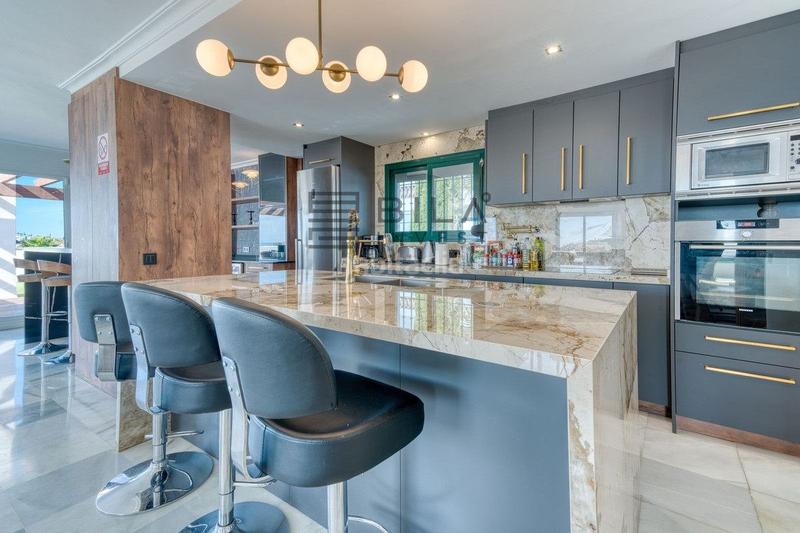 Foto 51762714-e328-476d-abe7-2e24efe7f4ae. Àtic amb piscina a Zona Centro Comercial Torrequebrada Benalmádena