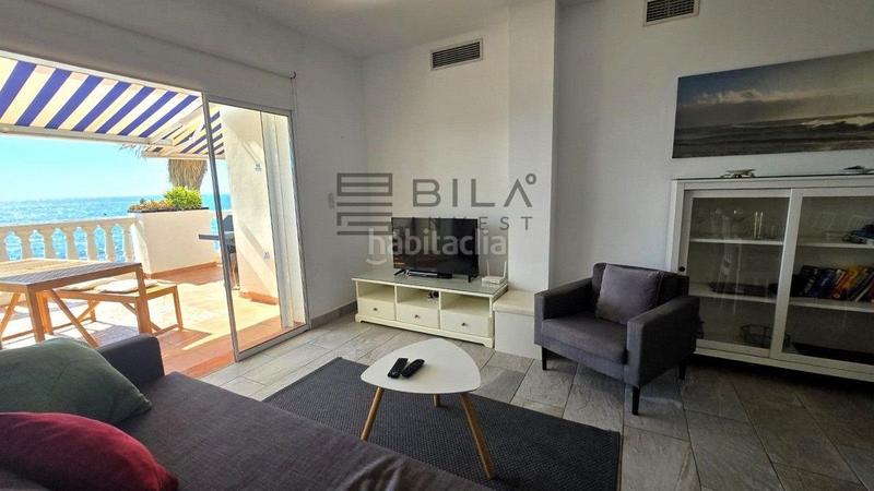 Foto a0ba42f0-eead-43f7-ba88-7402734bf228. Piso  en venta en 1 linea de playa en urb. mohana, el faro, costa en Mijas