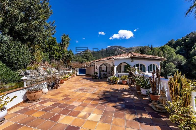 Foto 8f0848c5-3e44-4ee7-a4e2-62f70103ca21. Chalet with parking pool in Centro Alhaurín el Grande