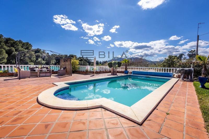 Foto a58c98e1-04e6-4e1e-836b-70071dfc1870. Chalet with parking pool in Centro Alhaurín el Grande