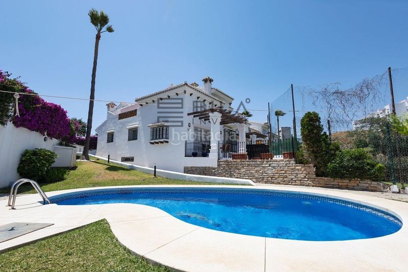 Foto bbd4e200-9f2b-45e8-8e04-8f13321514db. Casa adossada amb aparcament piscina a Riviera del Sol Mijas