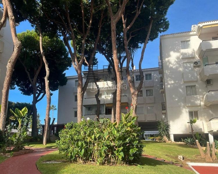 Foto 98b1158f-8e03-428d-8e44-543d7a8f5a83. Pis amb aparcament piscina a Calahonda Mijas