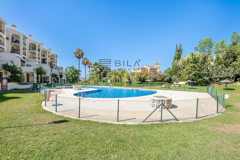 Foto 246f94a9-8bf6-427e-81cc-c2e2ccdbe36a. Pis amb piscina a Riviera del Sol Mijas