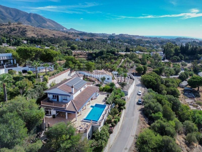 Foto e5795446-405d-4bc1-840f-37b488c1eaff. Xalet amb aparcament piscina a Mijas pueblo Mijas