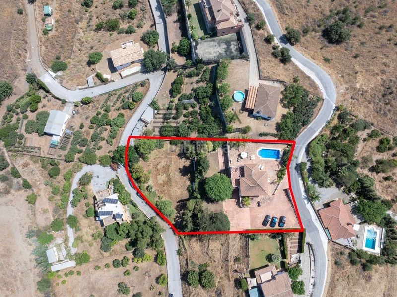 Foto 6c6008be-b58d-4ac3-a237-3e850fb636b5. Xalet amb aparcament piscina a La Cala Golf - Lagar Martell Mijas