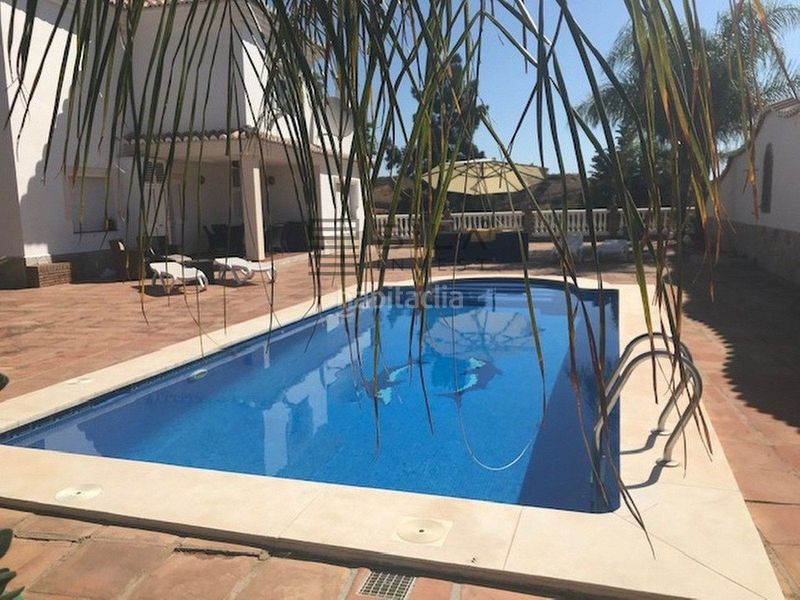 Foto 7a6c3f10-3848-474f-88e2-4a09759b14c3. Xalet amb aparcament piscina a La Cala Golf - Lagar Martell Mijas