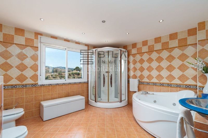 Foto be486b9d-1de5-45e7-8fb7-7f70cb37987b. Xalet amb aparcament piscina a La Cala Golf - Lagar Martell Mijas