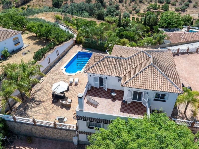 Foto db38bbfc-5288-4f8f-a5fb-8b9a27bda910. Xalet amb aparcament piscina a La Cala Golf - Lagar Martell Mijas