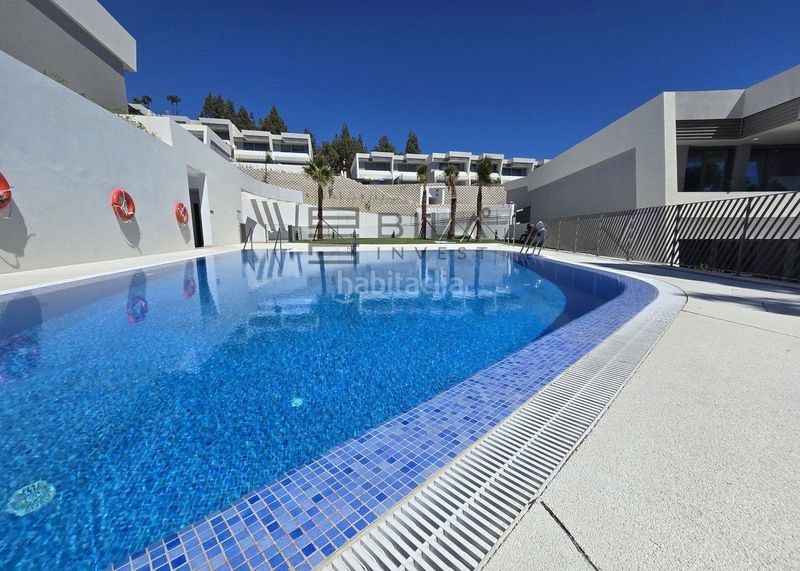 Foto d71c6f59-2ef7-441b-840a-e9826147b575. Casa adossada amb piscina a El Faro de Calaburra - Chaparral Mijas