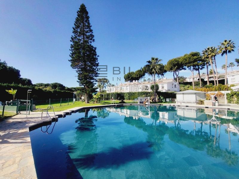 Foto 9f01e6d9-7a6e-4df0-9d7c-108d9a29cd1d. Casa adossada amb aparcament piscina a Riviera del Sol Mijas