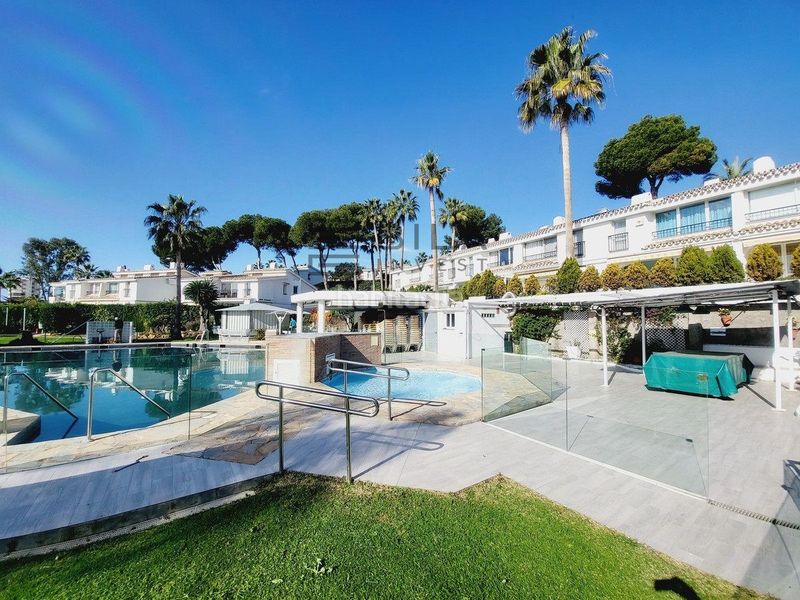 Foto f2416e69-e042-416d-9f17-c0d313bc4342. Casa adossada amb aparcament piscina a Riviera del Sol Mijas