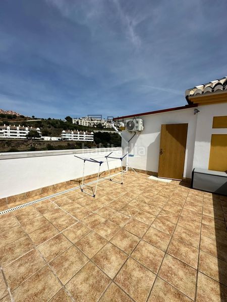 Foto 039056ed-6f87-4762-a956-3619f1038a35. Casa adossada amb aparcament piscina a Calahonda Mijas