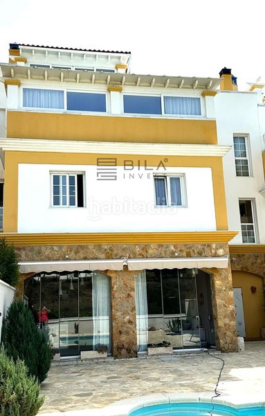 Foto 06998b75-a71a-48f6-a7b8-e19c417a4940. Casa adossada amb aparcament piscina a Calahonda Mijas