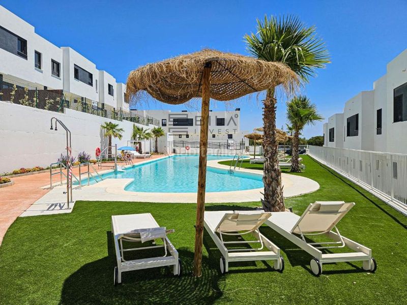 Foto 2cb6e457-cb0f-4da2-b023-7c2855328e9b. Casa adossada amb aparcament piscina a la cala Mijas Mijas