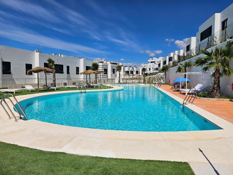 Foto ce62e6f0-3dc2-4425-ba9c-b8bd118309e8. Casa adossada amb aparcament piscina a la cala Mijas Mijas