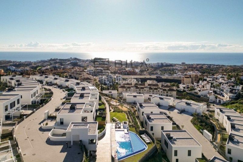 Foto 29a8c739-91c6-4e28-a0a2-cd2b7d986787. Casa adossada amb piscina a Riviera del Sol Mijas