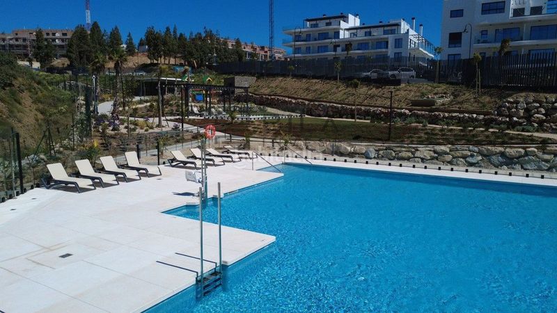 Foto a82592fb-19a3-4230-9d6c-cbcd13c8bda0. Pis amb aparcament piscina a El Faro de Calaburra - Chaparral Mijas