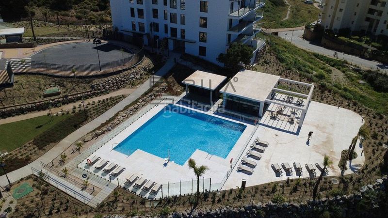 Foto e57fe436-ed9e-425a-9c3d-aff0c7349e1c. Pis amb aparcament piscina a El Faro de Calaburra - Chaparral Mijas