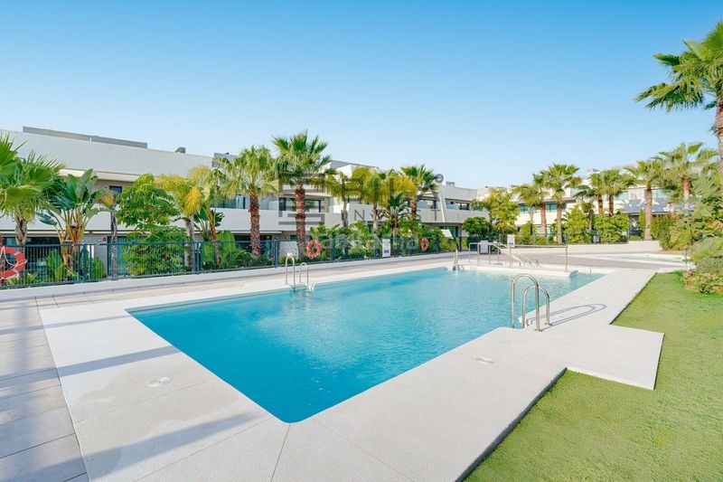 Foto a505b838-3c3f-4e3d-8168-c6329bde695d. Casa adossada amb aparcament piscina a la cala Mijas Mijas