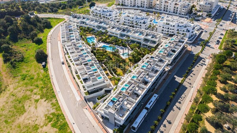 Foto b0d0140c-57aa-45f8-b3e0-3d338c72cf45. Casa adossada amb aparcament piscina a la cala Mijas Mijas