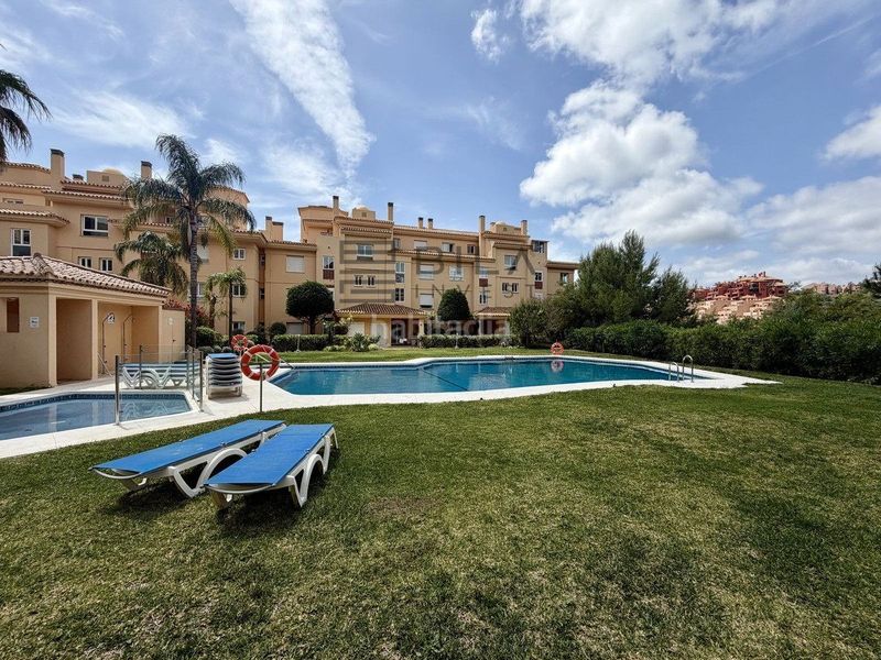 Foto b06ad3c8-234f-4625-97ec-aacbb3fb2933. Pis amb aparcament piscina a Calahonda Mijas