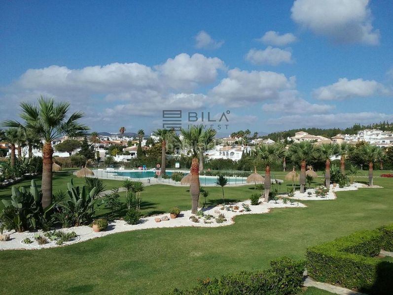 Foto ff75e0c4-3b4a-4935-99aa-663d11f7da79. Pis amb aparcament piscina a El Faro de Calaburra - Chaparral Mijas