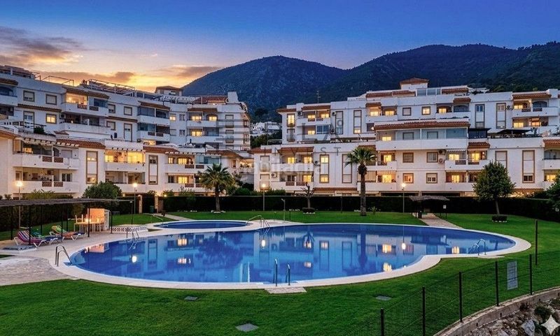 Foto 7051c303-70cb-4a88-ac62-59a63095818d. Àtic amb piscina a Los Nadales - Tio Charles Benalmádena