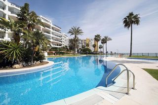 Appartamento  Alhamar. Piso en venta en 1º línea de playa en urb. mi capricho de calaho
