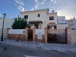 Chalet  Badajoz. Chalet independiente en venta en zona los pacos de fuengirola